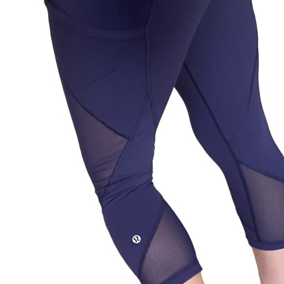 Lululemon - 21 inch cropped leggings - mesh side detail - navy/plum - Size 8 - Picture 1 of 3